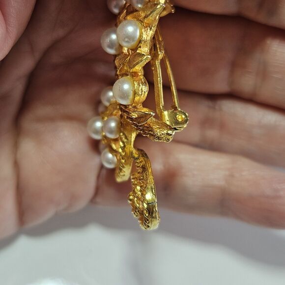 Vintage Gold Tone Faux Pearl Wheel Barrel of Flowers Pin Brooch - Picture 11 of 11